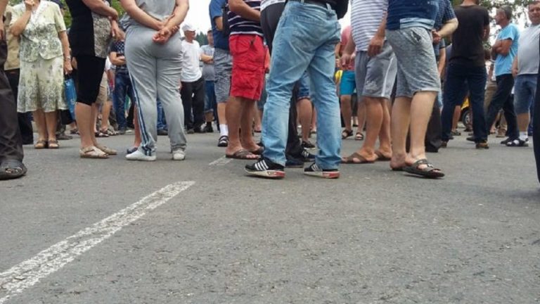 23 вересня перекриватимуть дорогу Івано-Франківськ - Калуш 12 protest perekryttya dorogy ilyustratyvne