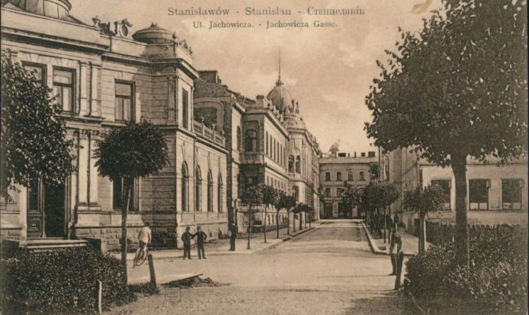 Було-стало: колишній будинок повітової ради в Івано-Франківську (ФОТО) 5 10273748 1005973642782900 2747432017095287082 n novyj razmer