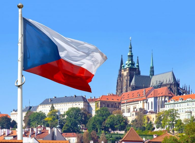 COVID-19: у Чехії вперше число заражень перевищило 15 тисяч 5 Чехія ковід
