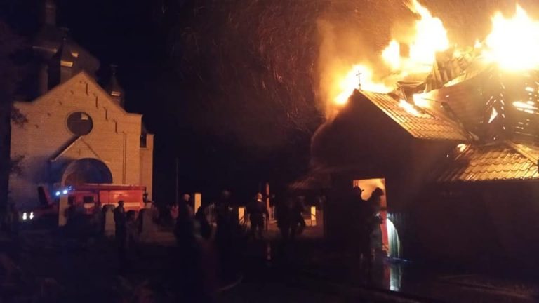 На Долинщині горіла церква в селі Новошин