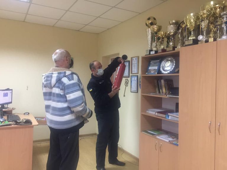 На Богородчанщині рятувальники перевірили виборчі дільниці (ФОТО) 7 120572260 1239593346420510 3092024728031199479 n