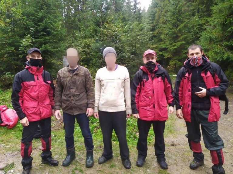 Прикарпатські рятувальники знайшли надвірнянців, які пішли збирати гриби та загубились 9 120611046 3317583311694814 757041842457598175 o