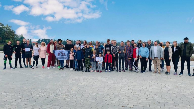У Франківську відбувся забіг на підтримку тверезості (ФОТО) 4 120635298 768819260580547 3588038796005265891 n
