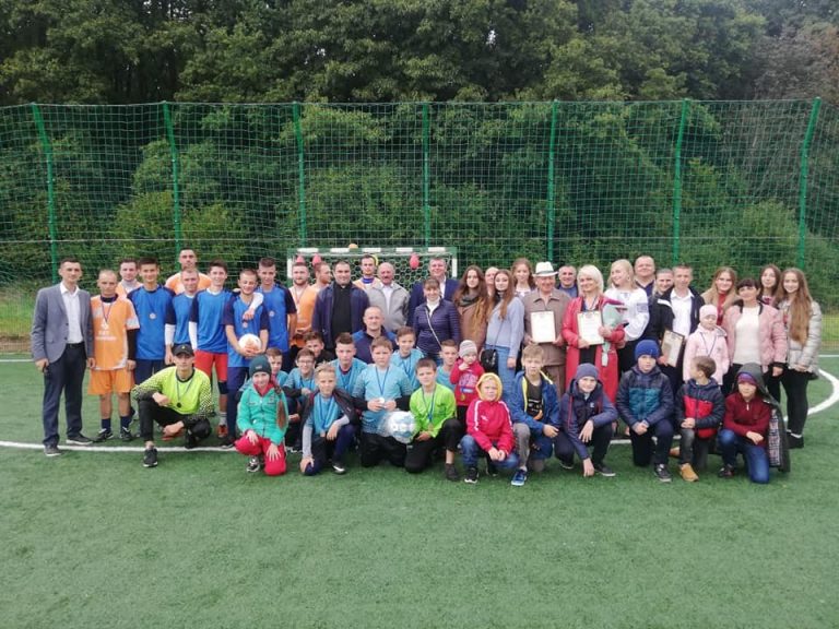 На Тлумаччині відкрили спортивний майданчик (ФОТО) 1 120874768 2825247514465882 4602441953061129907 n