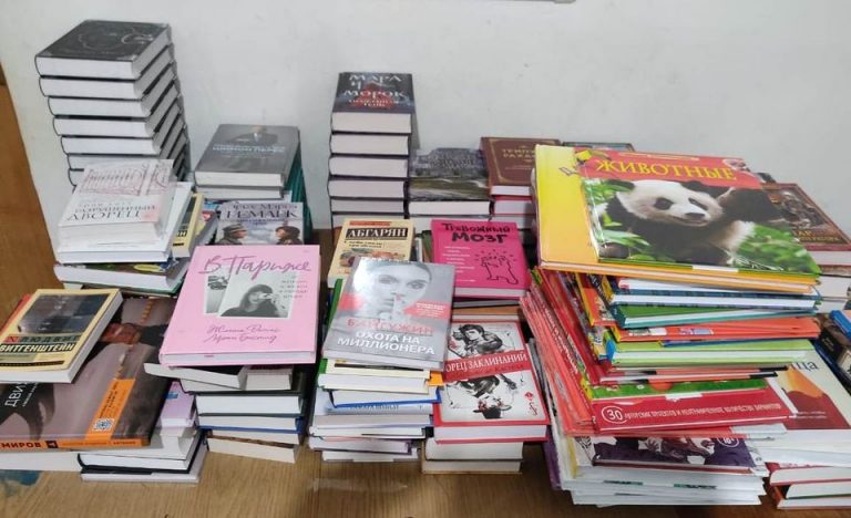 Галицькі митники вилучили на кордоні майже 200 російських книг (ФОТО) 8 120914685 374067663958297 2921014871061531841 o