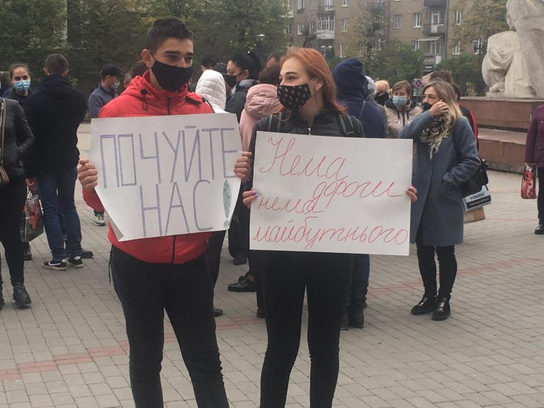 Перекриття дороги в Боднарові не допомогло: мешканці Калущини протестують під ОДА (ФОТО) 3 121356610 690175675237722 6332944279830185893 n