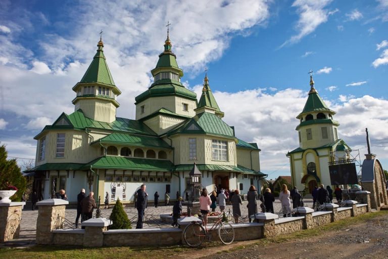 На Тисмениччині відзначили 150-ліття храму (ФОТО) 2 На Тисмениччині відзначили 150-літній ювілей храму