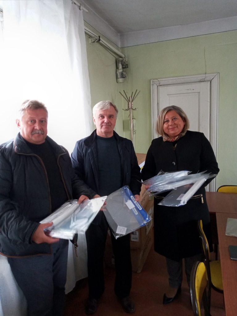 На Рогатинщині вчителів забезпечили захисними щитками (ФОТО) 3 На Рогатинщині вчителів забезпечили захисними щитками