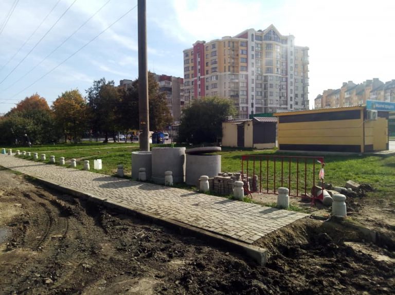 У Франківську почали облаштовувати систему відведення дощових вод (ФОТО) 13 122327246 10215288478440205 5084374209575542459 n