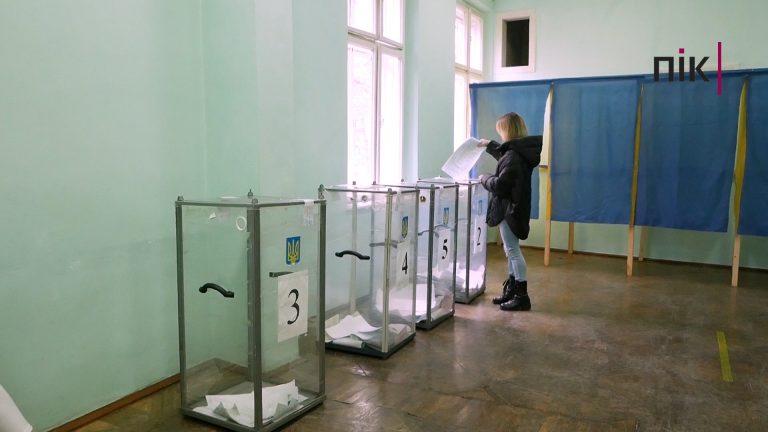 Бліцкрігу не буде: проголосувала тільки третина івано-франківців (ОНОВЛЕНО) 11 Тілька третина івано-франківців проголосувала