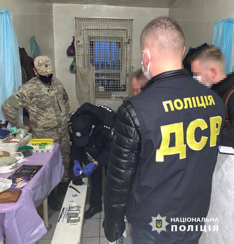 "Використовували метод "затягування"": на Прикарпатті в слідчий ізолятор передавали наркотики (ФОТО) 11 122856817 359371798829508 8428184651475602587 o