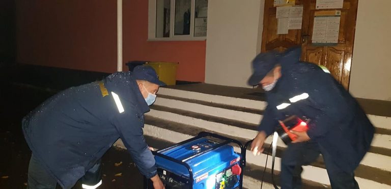 На Калущині під час підрахунку голосів зникло світло (ФОТО) 11 122922102 3388492137937264 8818481258433384516 o