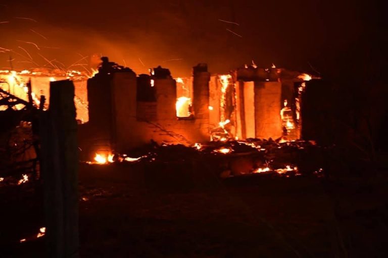 Чергова пожежа на Луганщині: вогонь наблизився до електропідстанцій 10 Пожежі на Луганщині: вогонь наблизився до електоростанції