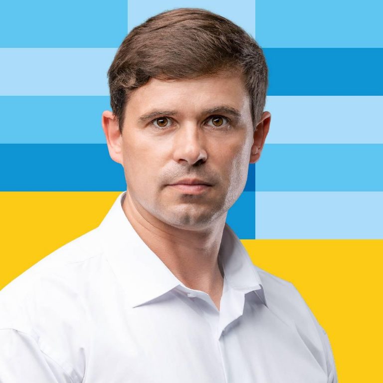 Претендент на пост Калуського голови Насалик вітає опонента 2 1603688105 13bdfc2f22aa49af24c6