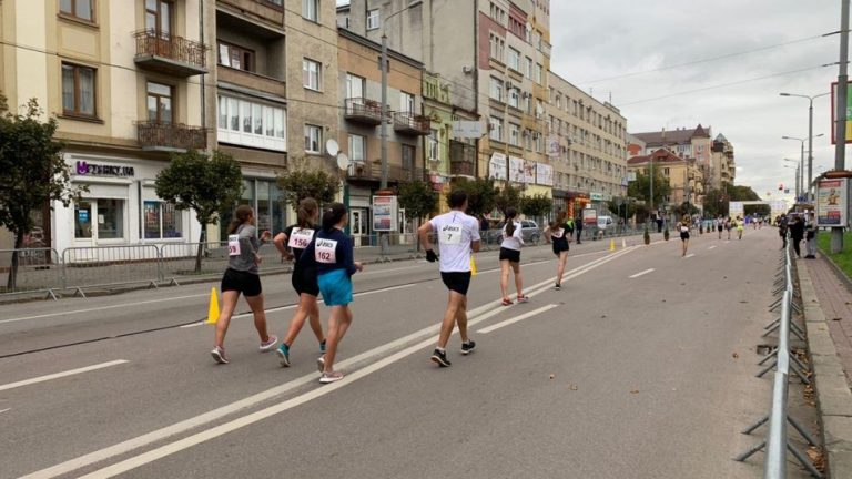 В Івано-Франківську відбуваються змагання із спортивної ходьби (ФОТО) 4 В Івано-Франківську відбуваються змагання із спортивної ходьби