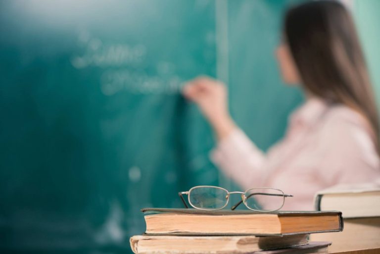 День вчителя: в яких країнах педагоги заробляють найбільше (ІНФОГРАФІКА) 10 5ecf62dc66437 98437 1 largejpg
