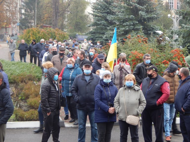 У Тлумачі протест: вимагають випустити з-під варти Богдана Двояка та зняти з нього звинувачення у хабарництві 2 У Тлумачі протест