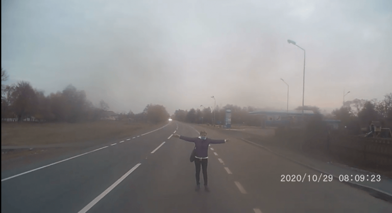 У Франківській ОТГ жінка кидалась під комунальний транспорт (ВІДЕО) 10 жінка кидалась під транспорт
