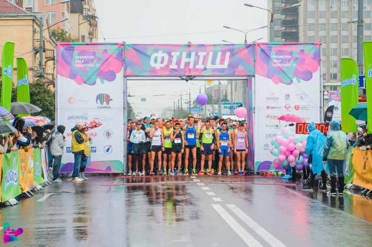 На "Півмарафон 2020" у Франківську зареєструвалися понад півтисячі учасників 13 big FHM 2