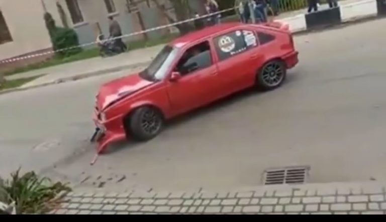 На Прикарпатті вуличні автомобільні перегони ледь не завершилися трагедією (ВІДЕО) 6 d6bb7cd4b364d4380da8812c25d43201 1