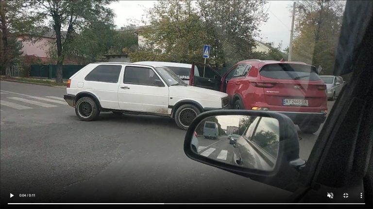 ДТП на вулиці Бандери в Івано-Франківську (ВІДЕО) 7 photo5228840022948556726