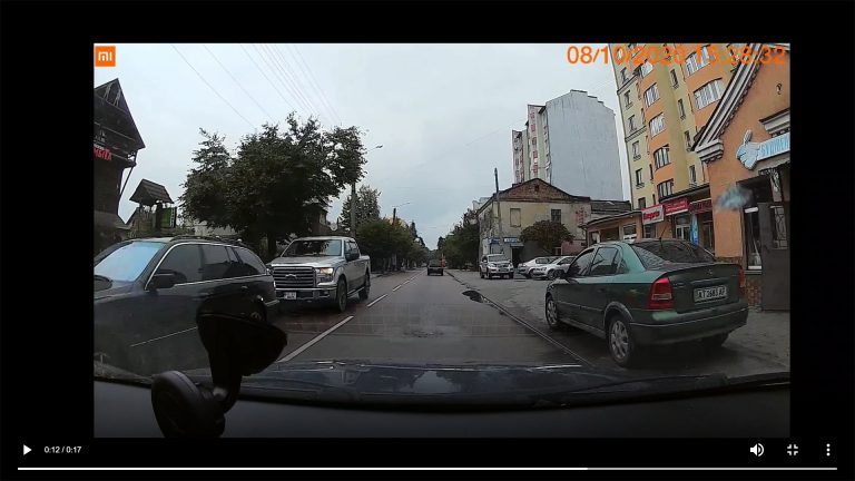 Аварія на вулиці Вовчинецькій в Івано-Франківську (ВІДЕО) 3 photo5474186044002905784
