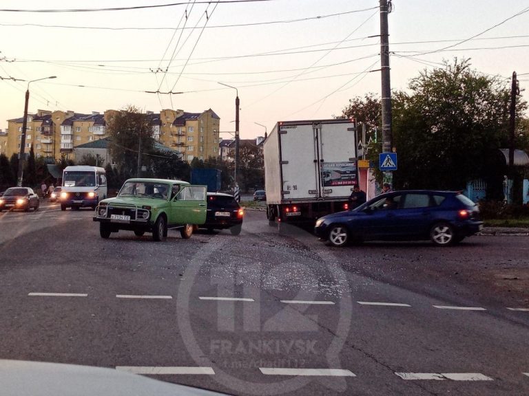 Неподалік Івано-Франківська сталася аварія (ФОТО) 7 photo 2020 10 07 07 35 21