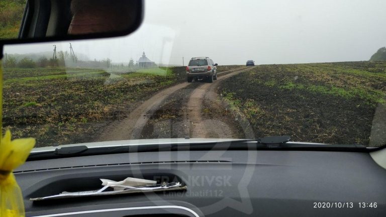 На Прикарпатті обурені селяни перекрили дорогу: що відомо? (ФОТО) 4 photo 2020 10 13 13 53 53