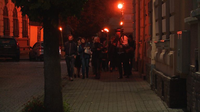 В Коломиї можна відвідати вечірню екскурсію (ВІДЕО) 3 vechirni ekskursii 081020
