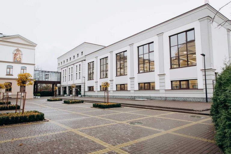 В Івано-Франківську готовий до відкриття новий корпус Католицького ліцею (ФОТО) 6 001