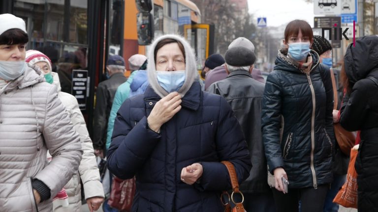 "Година пік та черги на зупинках": що думають франківці? (ВІДЕО) 4 00357.00 02 22 22.Still001