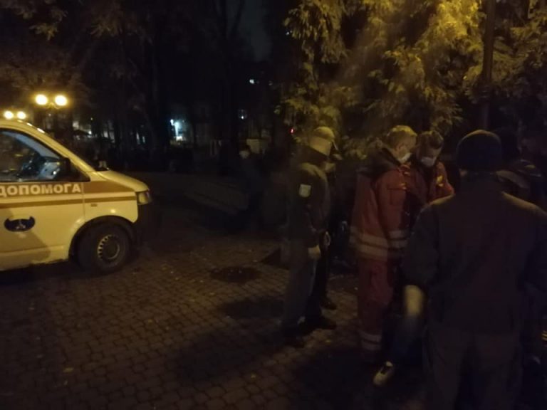 Жінку без свідомості з немовлям знайшли "муніципали" у Франківську (ФОТО) 6 1 5