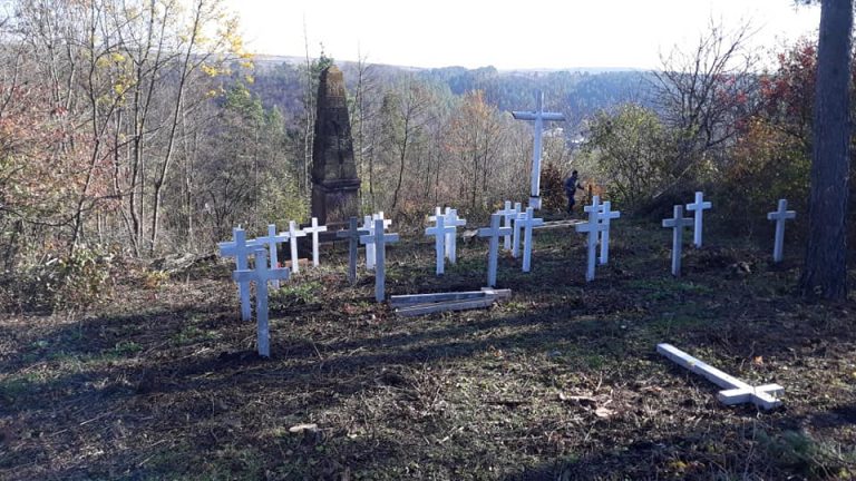 На Городенківщині відновлюють військовий цвинтар часів Першої світової війни (ФОТО) 11 На Городенківщині відновлюють військовий цвинтар часів Першої світової війни (ФОТО)