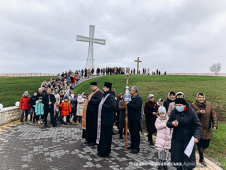 На Богородчанщині на новозбудованій Хресній Дорозі моляться щосереди та п'ятниці (ФОТО) 4 На Богородчанщині на новозбудованій Хресній Дорозі моляться щосереди та п'ятниці (ФОТО)