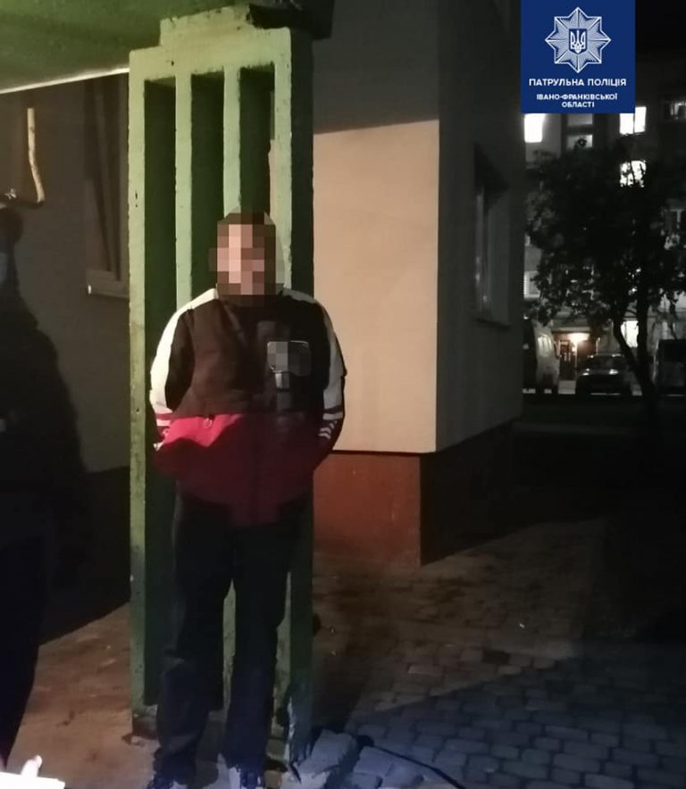 Задля розваги: в Івано-Франківську затримали чоловіка, який стріляв з пістолета по вікнах (ФОТО) 10 Задля розваги: в Івано-Франківську затримали чоловіка, який стріляв з пістолета по вікнах будинків (ФОТО)