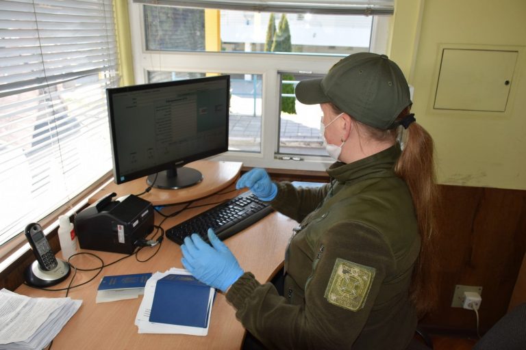 Мешканець Прикарпаття хотів вивезти дочку до Італії за підробленим документом