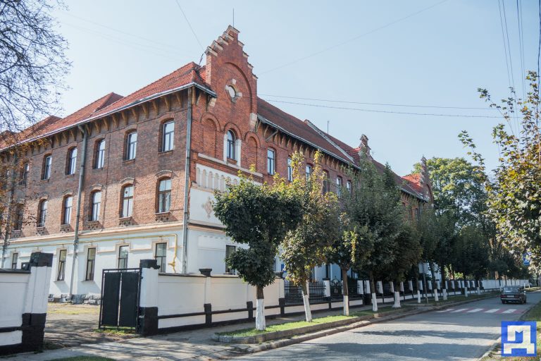 Коломийський ліцей імені Грушевського перевів ліцеїстів на дистанційне навчання 5 Коломийський ліцей