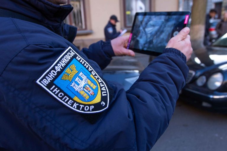 Стало відомо, на яких вулицях Франківська найбільше порушень щодо паркування 2 4613895a5ead6bcc3d7c46edfe044689