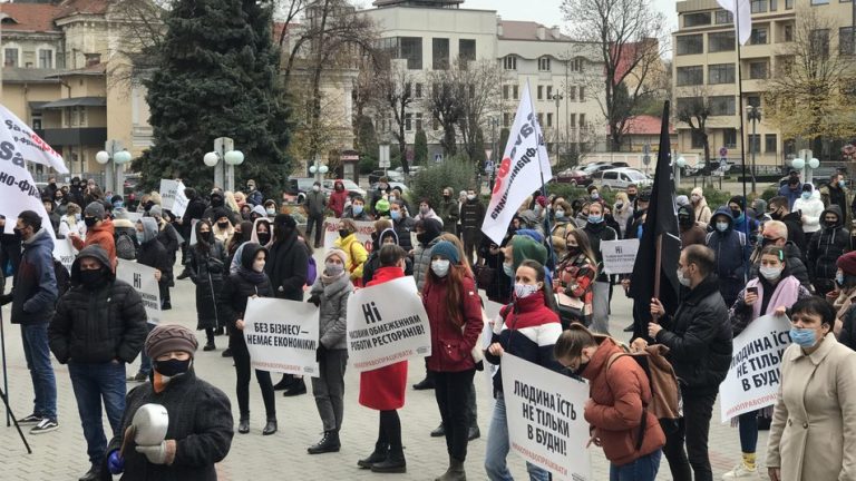 "Карантин вихідного дня": обурені франківці влаштували акцію протесту (ФОТО) 4 801533025401bcbe