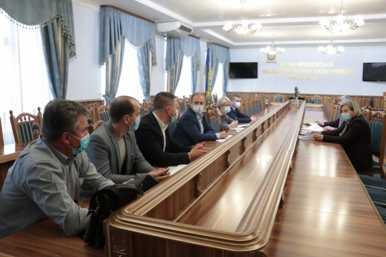 Жорстка розмова в ОДА про ремонти в опорних лікарнях Франківщини