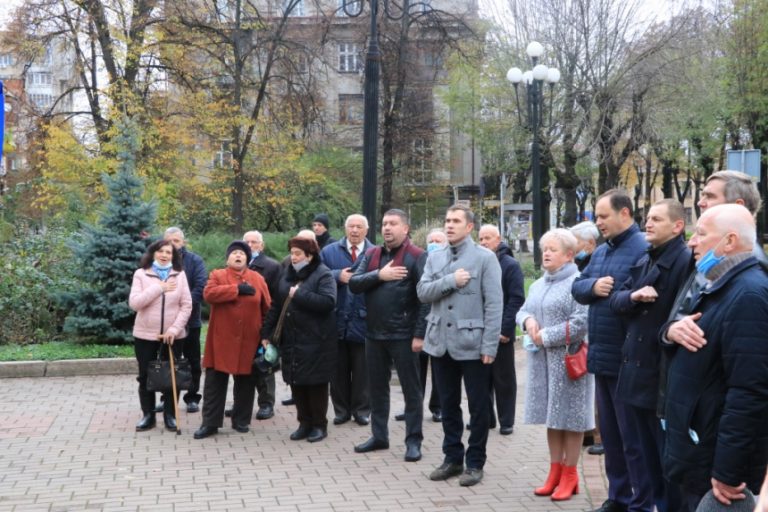 У Франківську відзначили 102-річницю Західно-Української Народної Республіки (ФОТО) 2 У Франківську відзначили 102-річницю