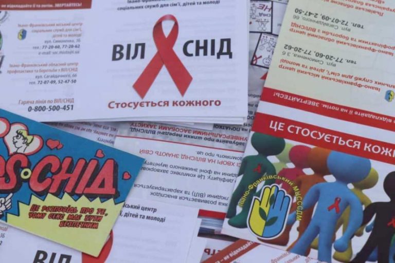 У Франківську пройшла акція нагоди Всесвітнього дня боротьби з ВІЛ/СНІДом 12 128522553 216877273151496 4195185025473121694 n
