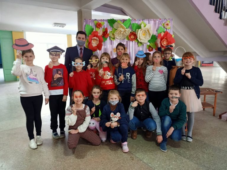 «Ланцюжок добра» - у Франківську діти зіграли виставу: виручені кошти передали "Дому Сірка" 10 130268416 1741073066056607 8492744375066274861 o