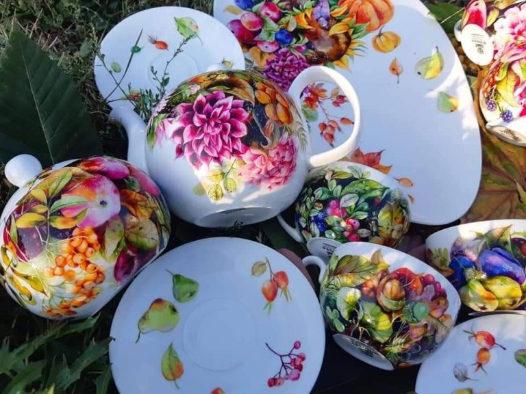 Франківчанка Христина Осташ відтворює на посуді квіти, казкові персонажі та історії кохання 6 130403045 216450679922895 5251591198084823382 n