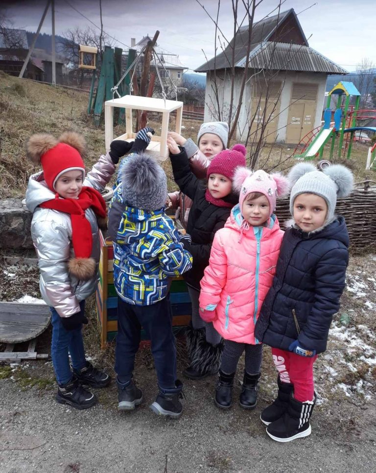 На Прикарпатті лісівники долучилися до всеукраїнської акції "Нагодуй птахів взимку" (ФОТО) 3 На Прикарпатті лісівники долучилися до всеукраїнської акції "Нагодуй птахів взимку" (ФОТО)