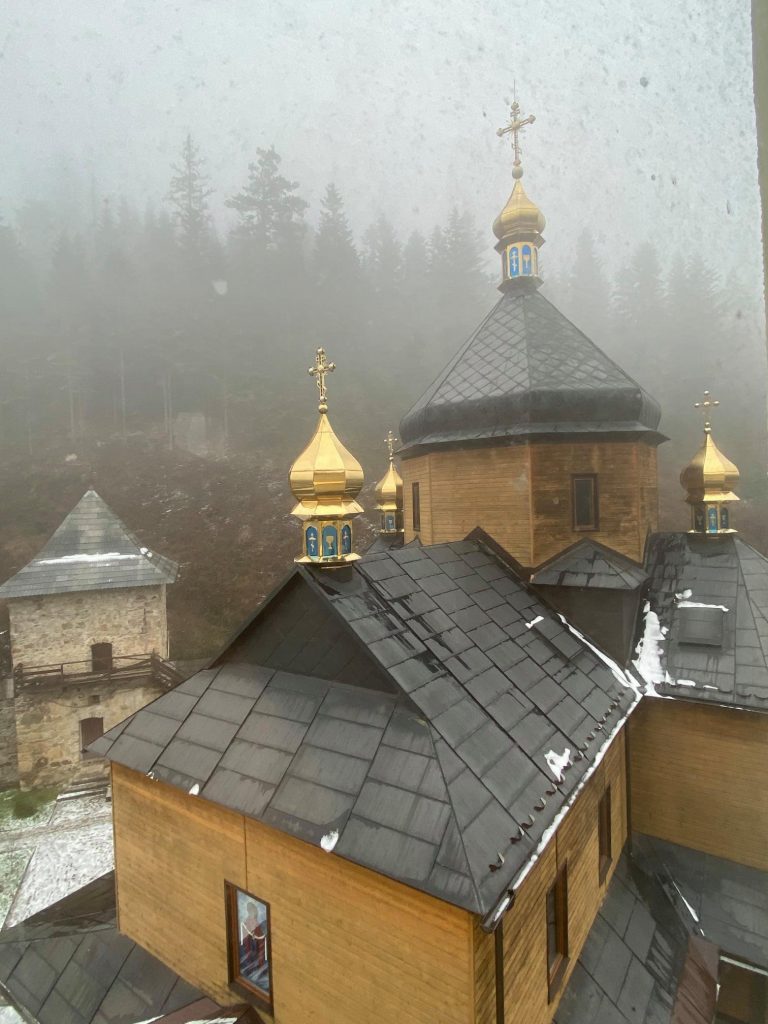 На Богородчанщині чоловічому монастирю презентували Пересопницьке Євангеліє (ФОТО) 8 На Богородчанщині чоловічому монастирю презентували Пересопницьке Євангеліє (ФОТО)
