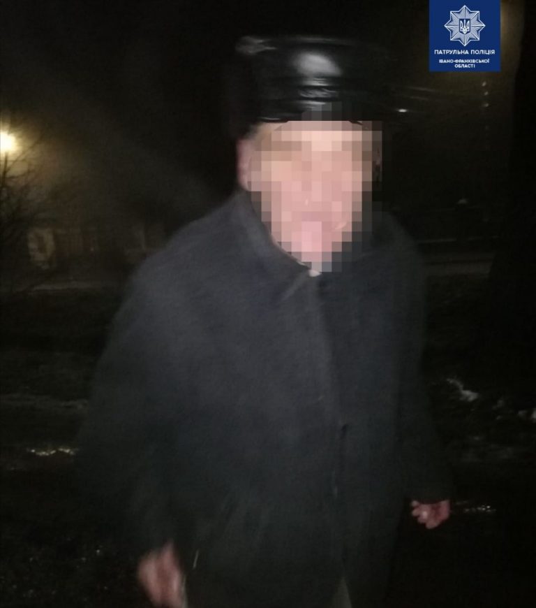 Не міг згадати де живе: на Коломийщині патрульні допомогли літньому чоловіку 10 Не міг згадати де живе: на Коломийщині патрульні допомогли літньому чоловіку