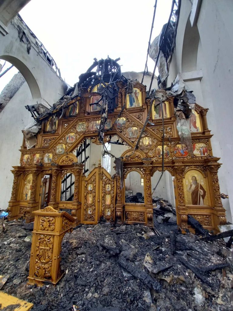 У Долині не оговталися від пожежі у храмі Андрія Первозванного (ФОТО) 12 У Долині не оговталися від пожежі у храмі Андрія Первозванного (ФОТО)