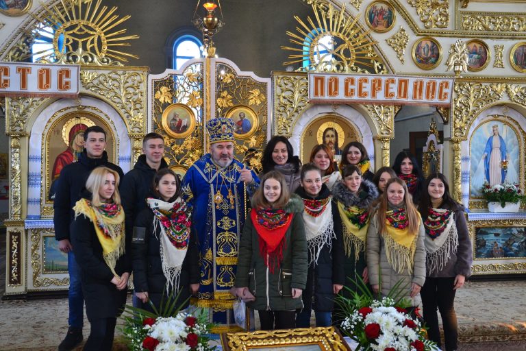 На Коломийщині єпископ Василій Івасюк завітав до села Пнів 2 На Коломийщині єпископ Василій Івасюк завітав до села Пнів