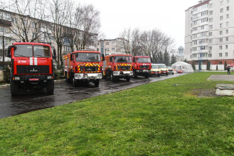 На Тернопільщині рятувальники отримали нові машини (ВІДЕО) 4 На Тернопільщині рятувальники отримали нові машини (ВІДЕО)